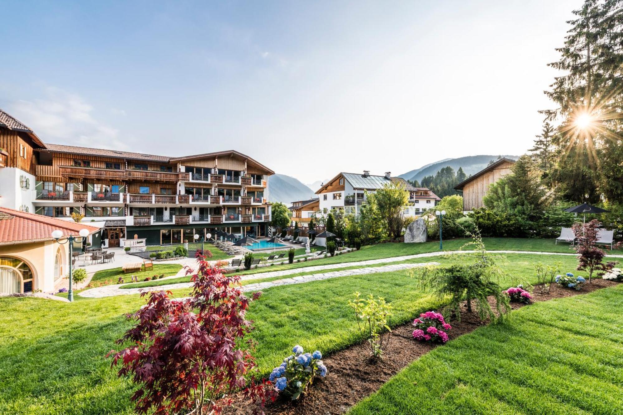 Mirabell Dolomites Hotel - Luxury Ayurveda & Spa Olang 외부 사진