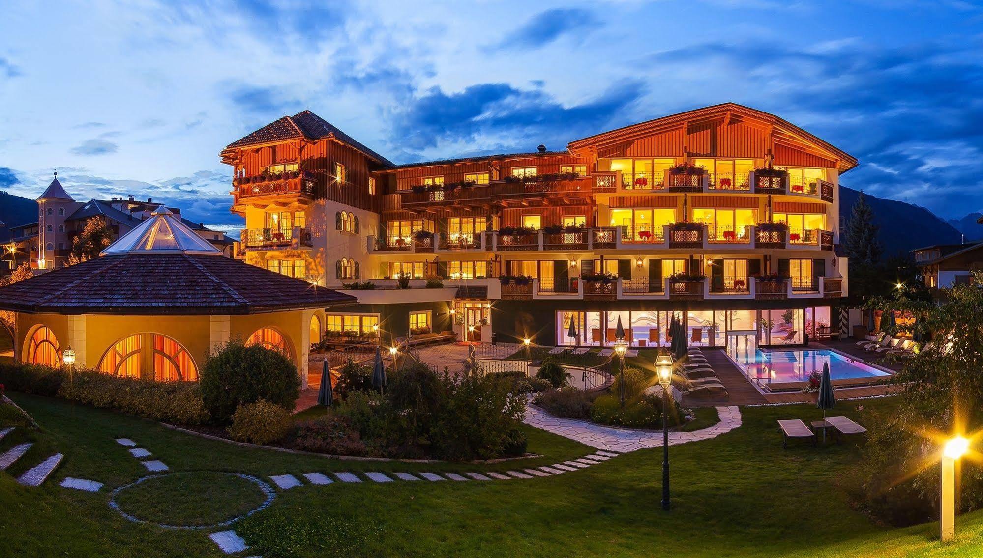 Mirabell Dolomites Hotel - Luxury Ayurveda & Spa Olang 외부 사진